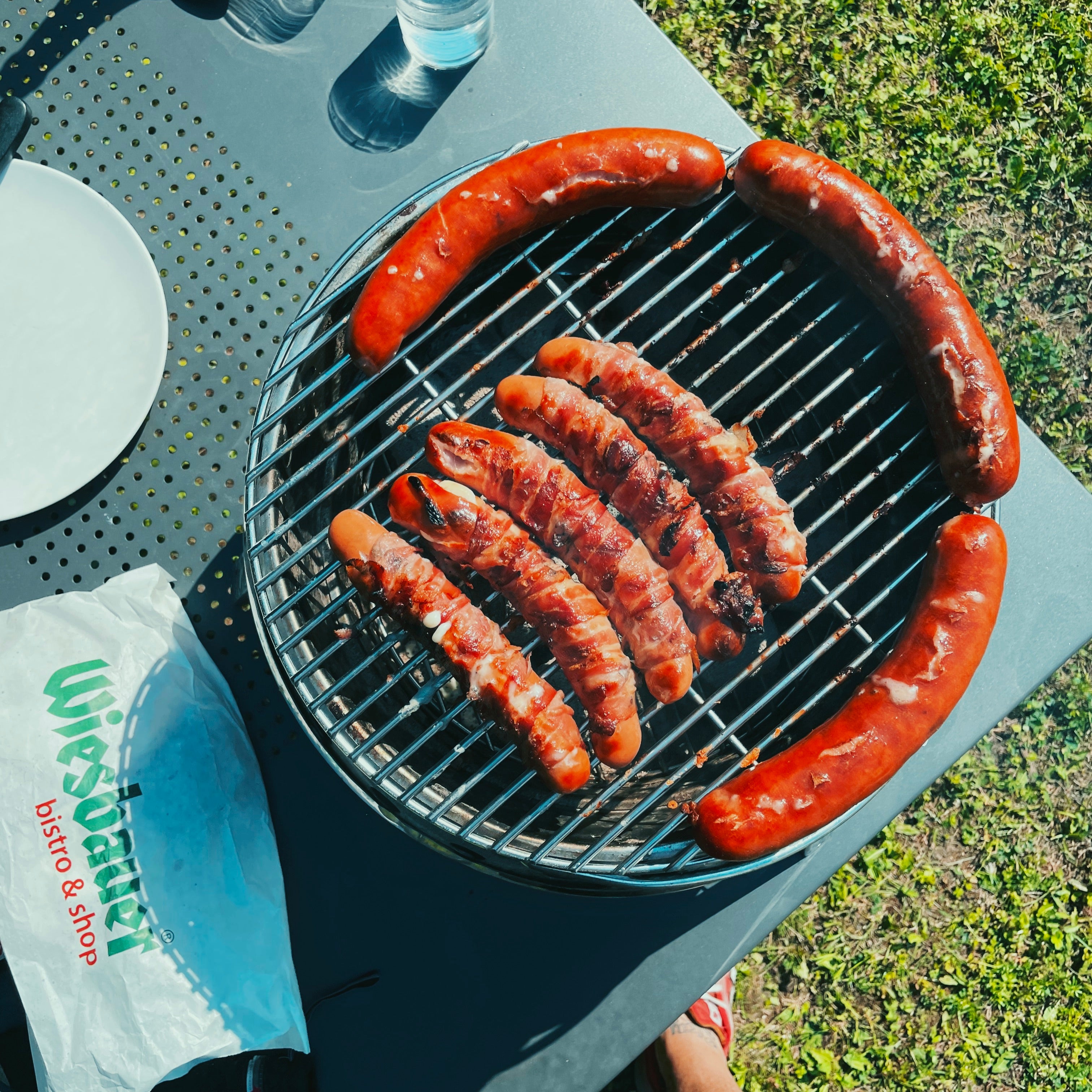 Käsekrainer und Berner Würste auf dem Petromax Atago
