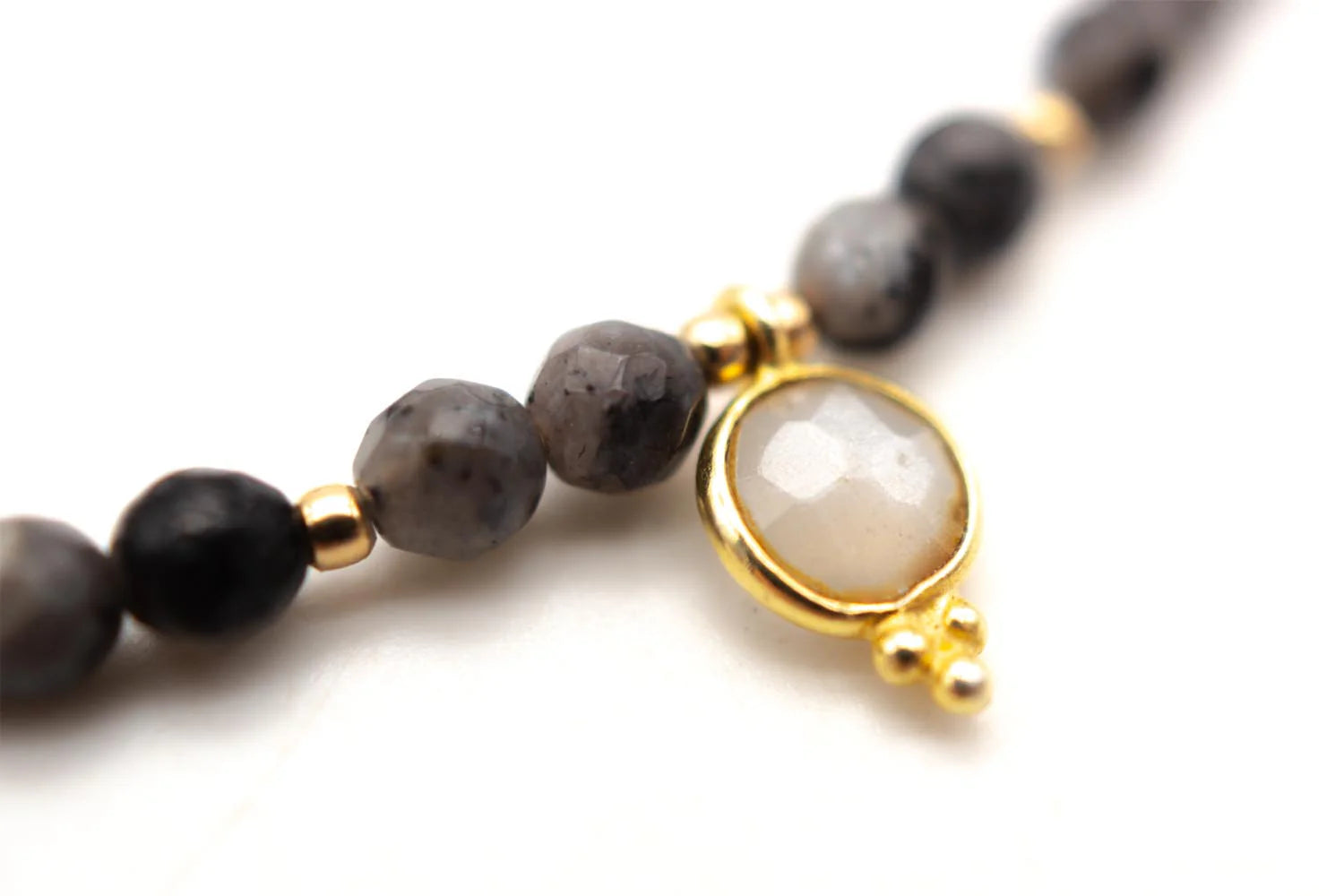 Schmückstück Armband A25 Drops Dark Matter