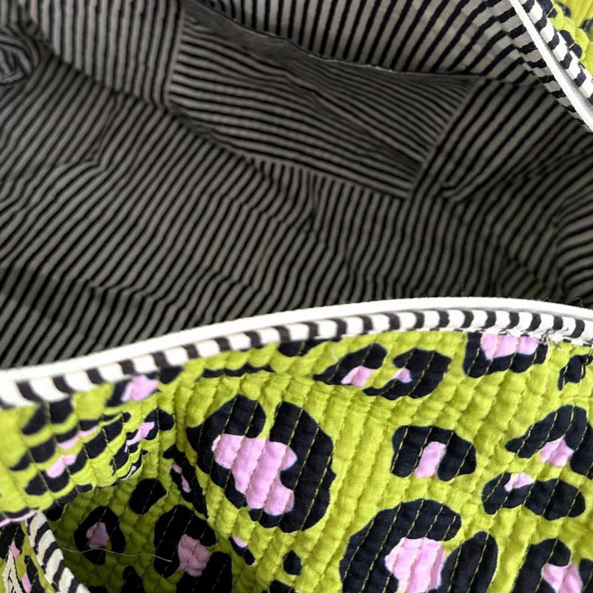 Handgemachte Baumwolltasche „Oh Leo - Cosmic Green"