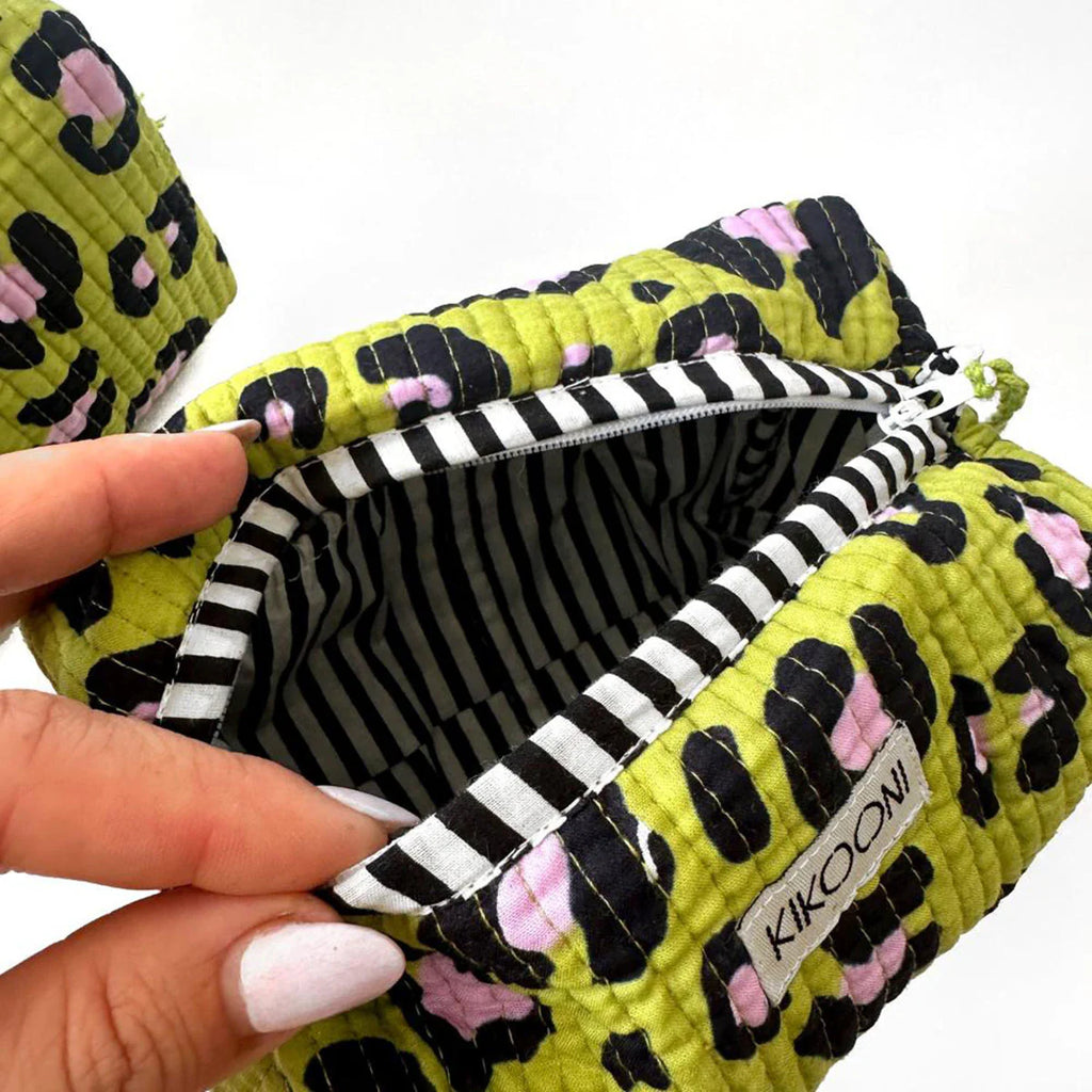 Handgemachte kleine Kosmetiktasche „Oh Leo Cosmic Green"