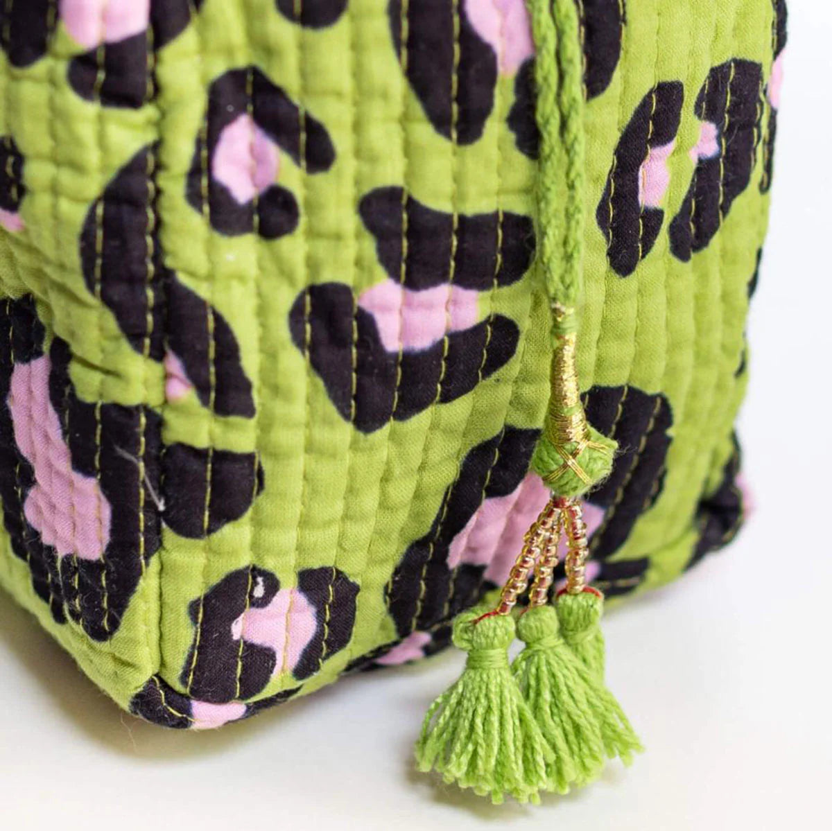 Handgemachte kleine Kosmetiktasche „Oh Leo Cosmic Green"