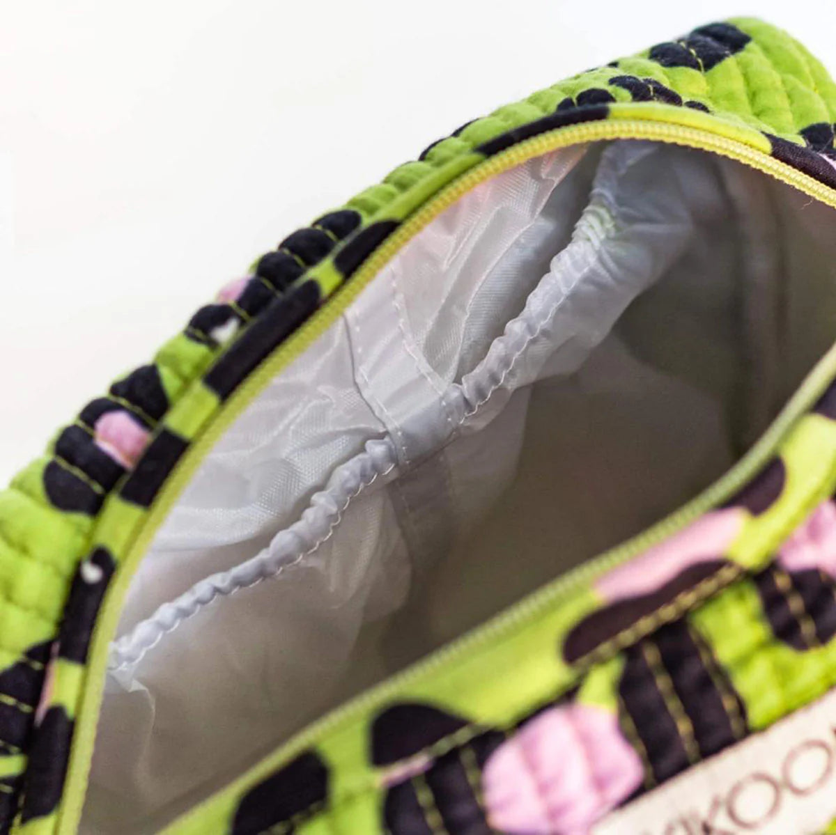 Handgemachte kleine Kosmetiktasche „Oh Leo Cosmic Green"