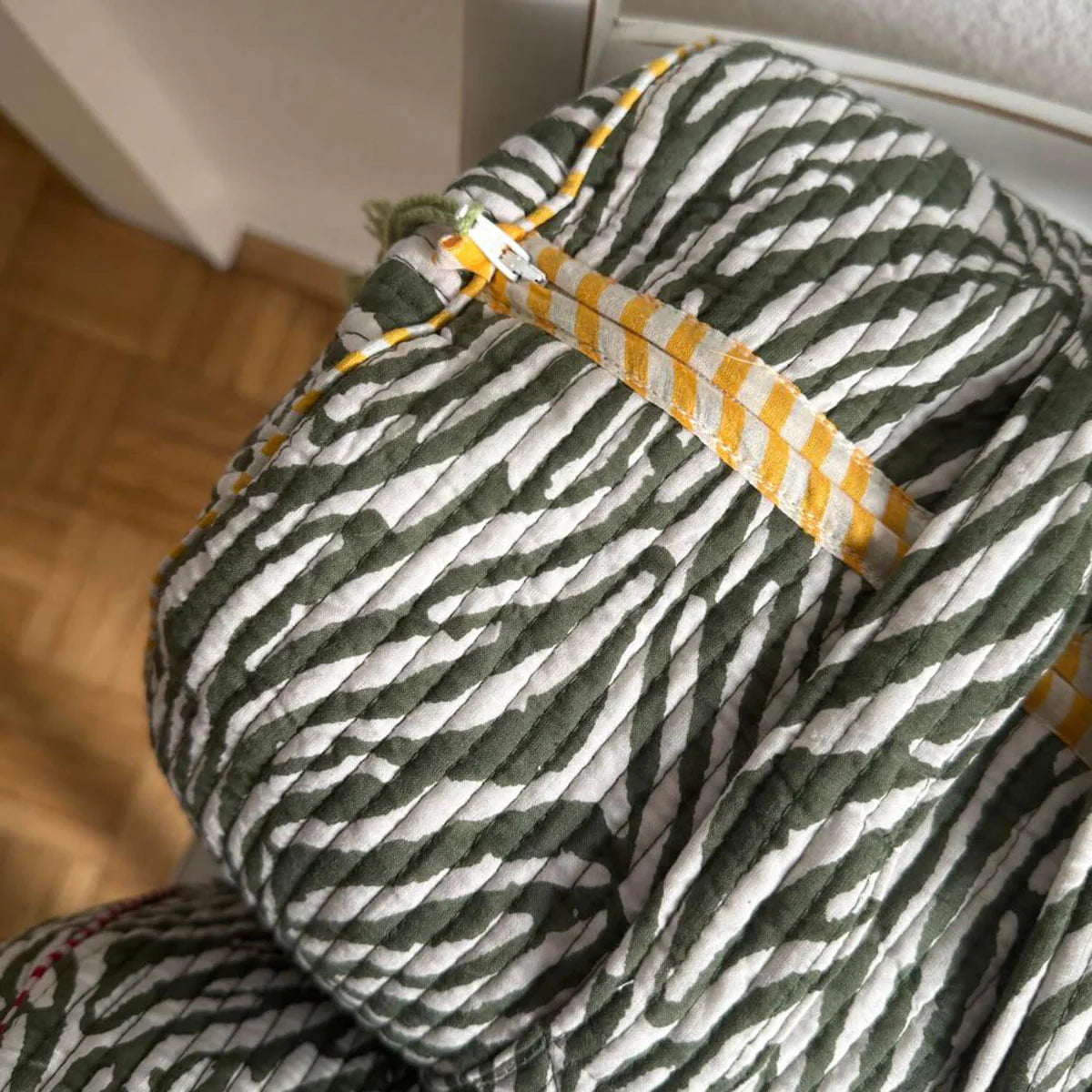Kikooni handgemachte Baumwolltasche „Desert Zebra" gelb