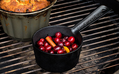 Big Green Egg Soßentopf aus Gusseisen mit Streichpinsel