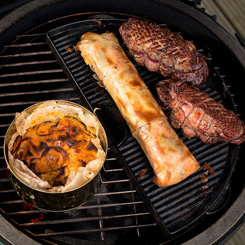 Big Green Egg Halbrunde Grillplatte aus Gusseisen (Half Cast Iron Plancha)